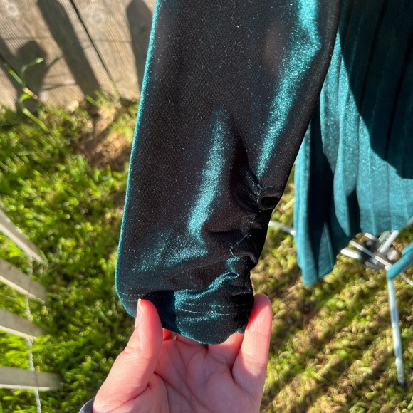 Oasis Elegant Green faux Velvet Dress - Picture 5 of 5